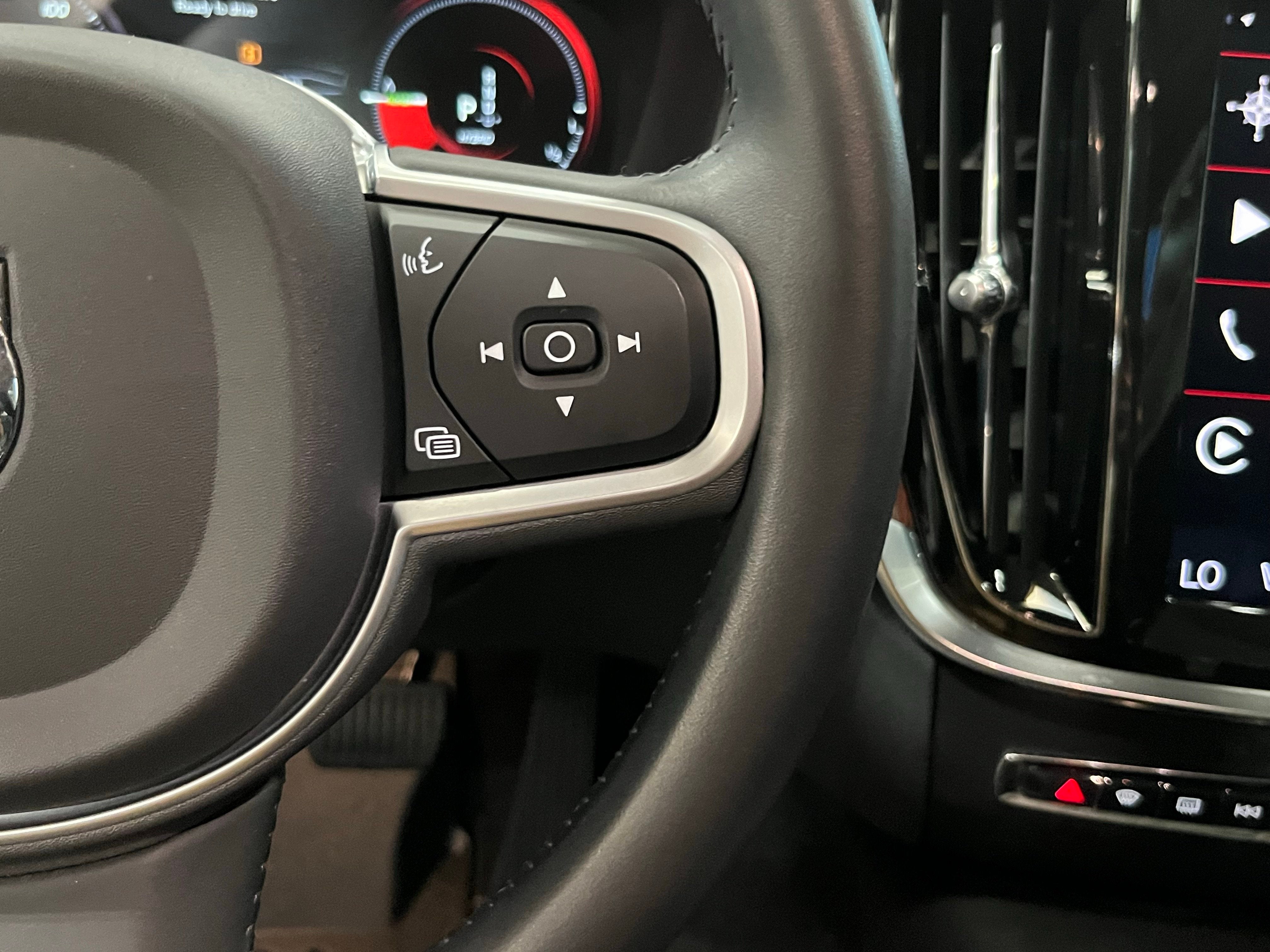 2022 Volvo S60 Recharge Plug-In Hybrid T8 R-Design Expression