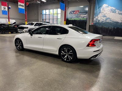 2022 Volvo S60 Recharge Plug-In Hybrid T8 R-Design Expression