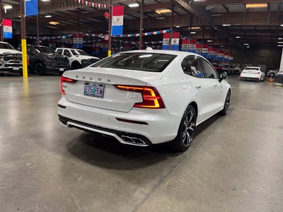 2022 Volvo S60 Recharge Plug-In Hybrid T8 R-Design Expression