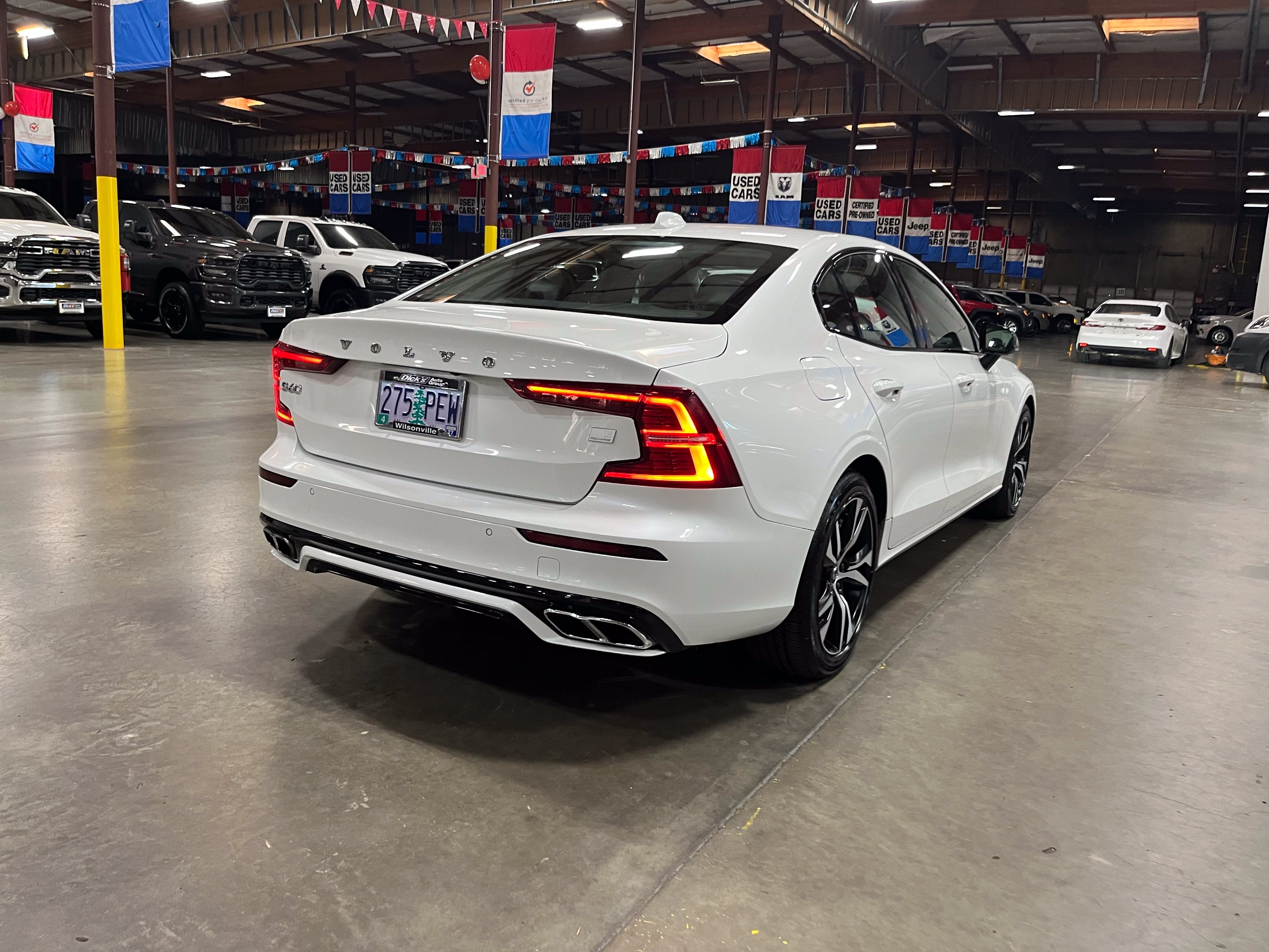 2022 Volvo S60 Recharge Plug-In Hybrid T8 R-Design Expression