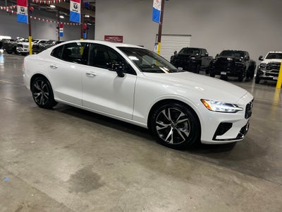 2022 Volvo S60 Recharge Plug-In Hybrid T8 R-Design Expression