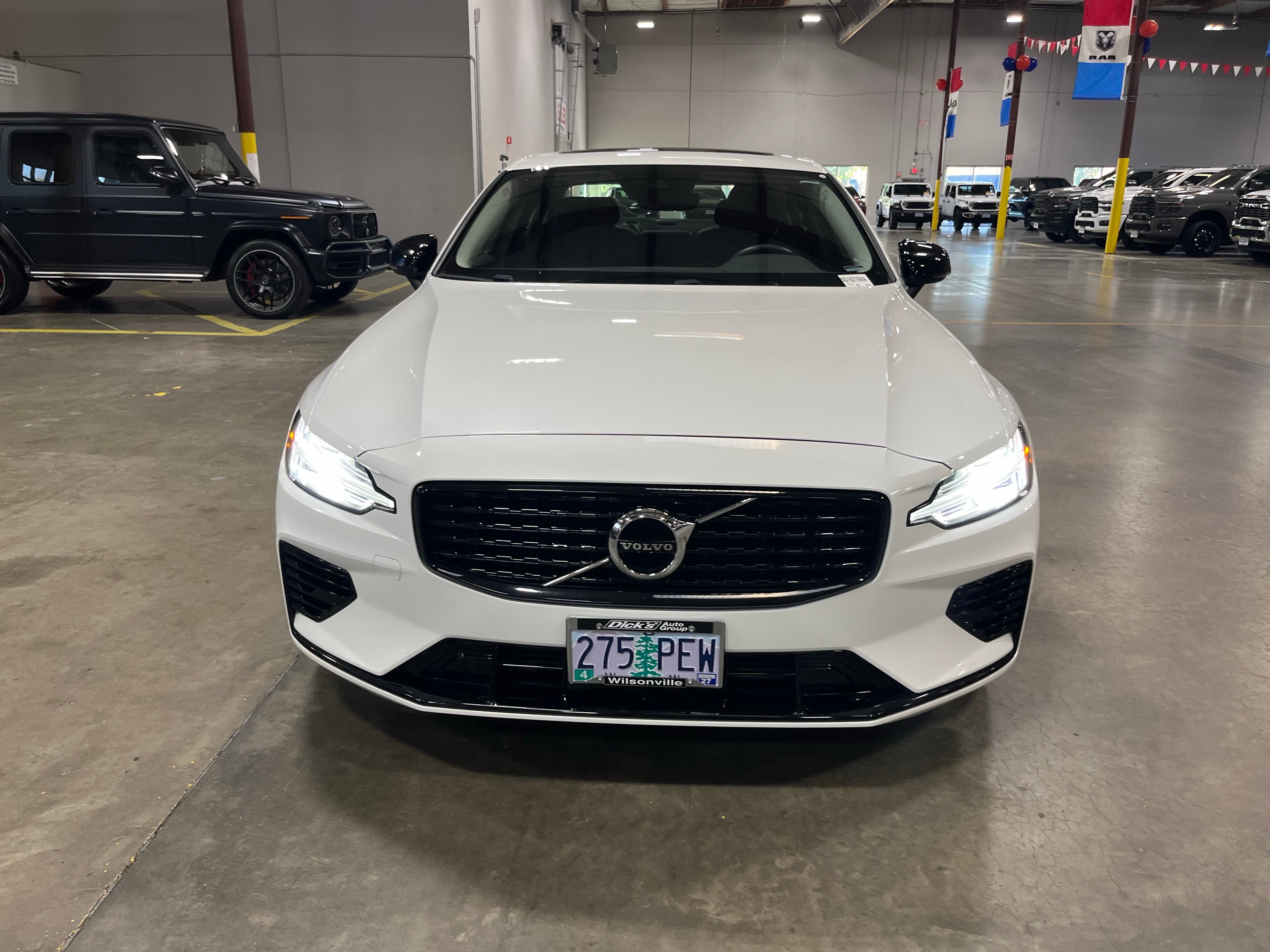 2022 Volvo S60 Recharge Plug-In Hybrid T8 R-Design Expression