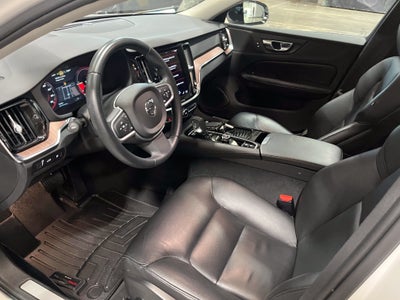 2022 Volvo S60 Recharge Plug-In Hybrid T8 R-Design Expression
