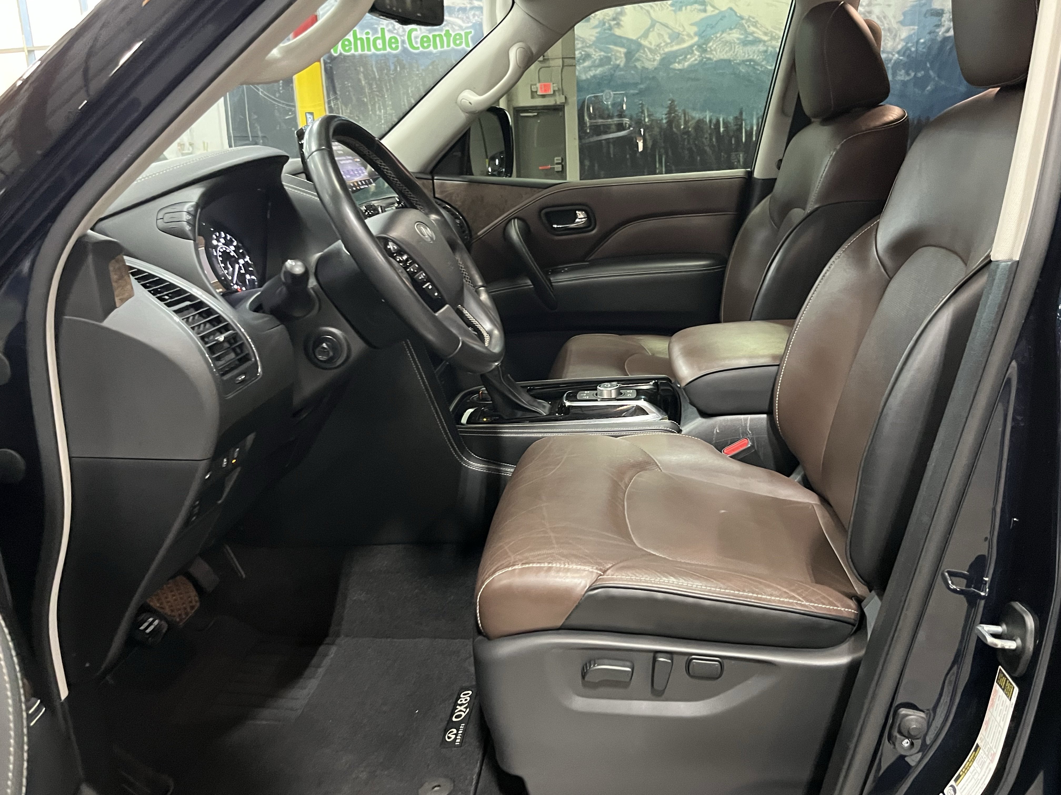 2022 INFINITI QX80 Premium Select