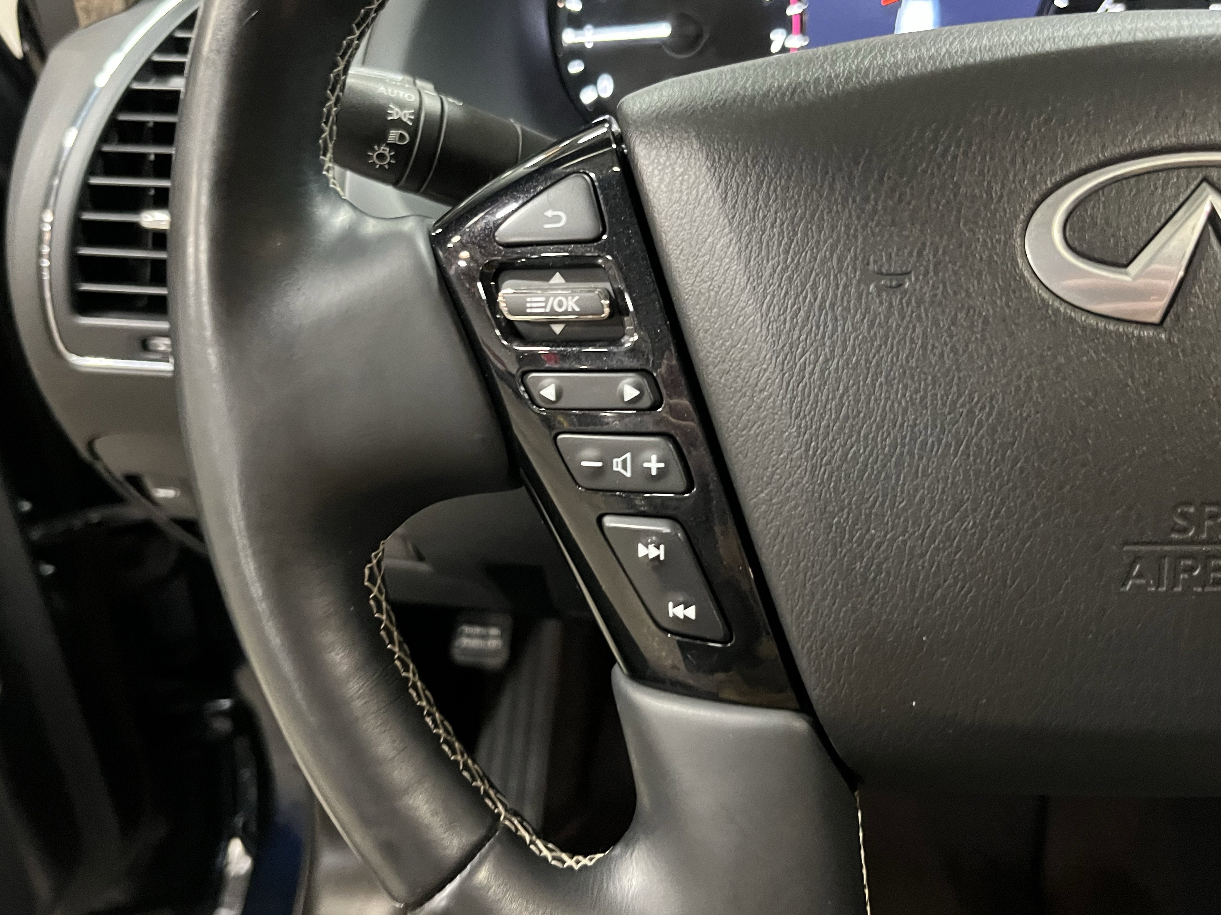 2022 INFINITI QX80 Premium Select