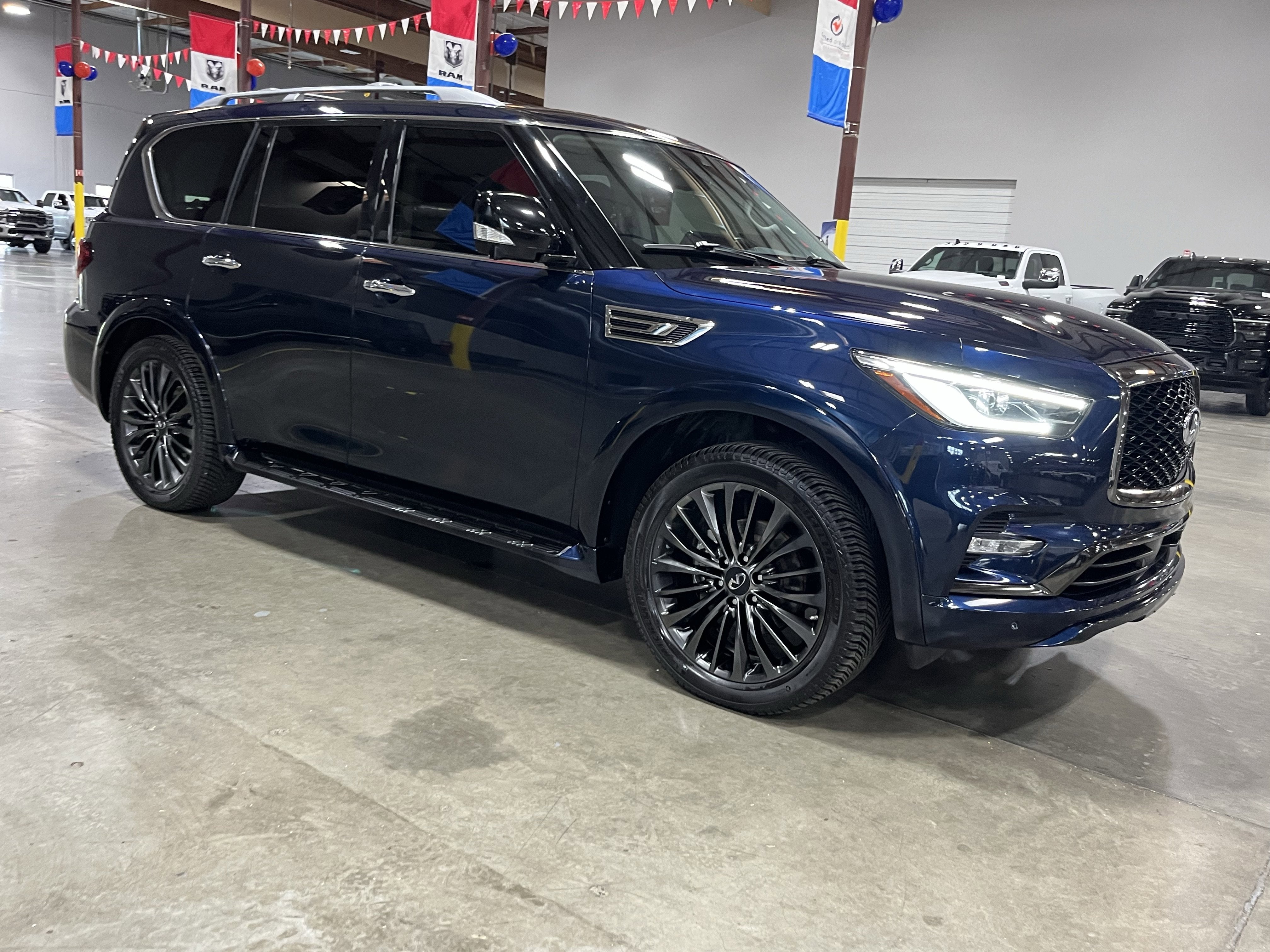 2022 INFINITI QX80 Premium Select