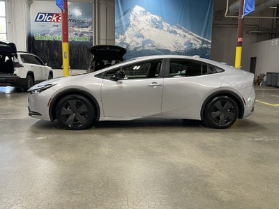 2025 Toyota Prius LE