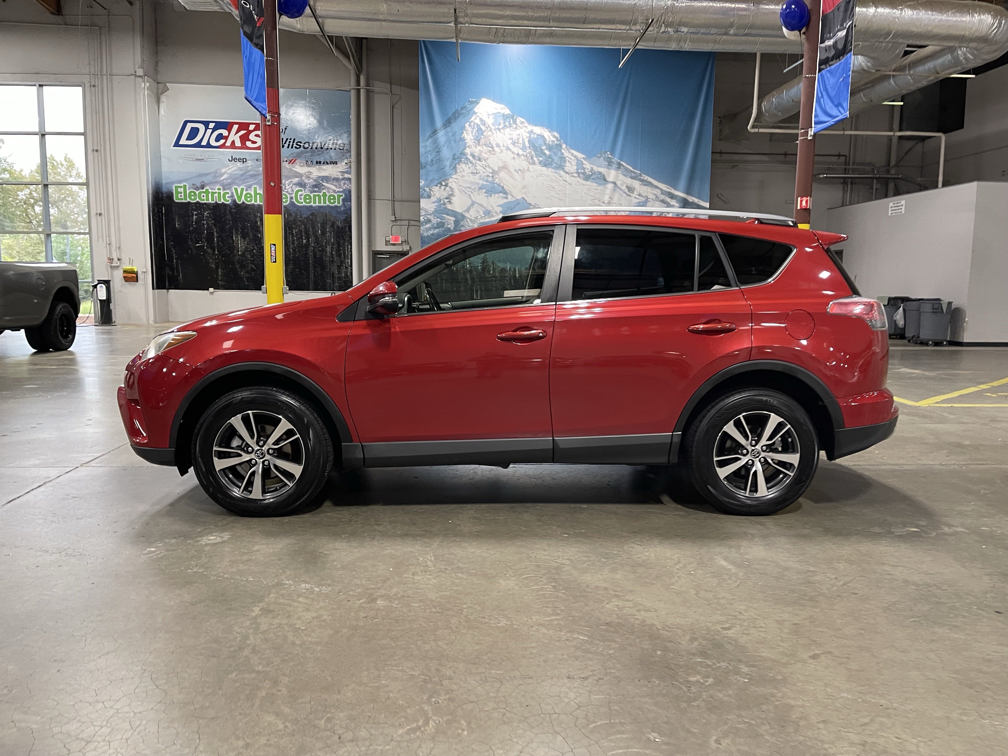 Used 2017 Toyota RAV4 XLE with VIN JTMRFREV2HJ144847 for sale in Wilsonville, OR