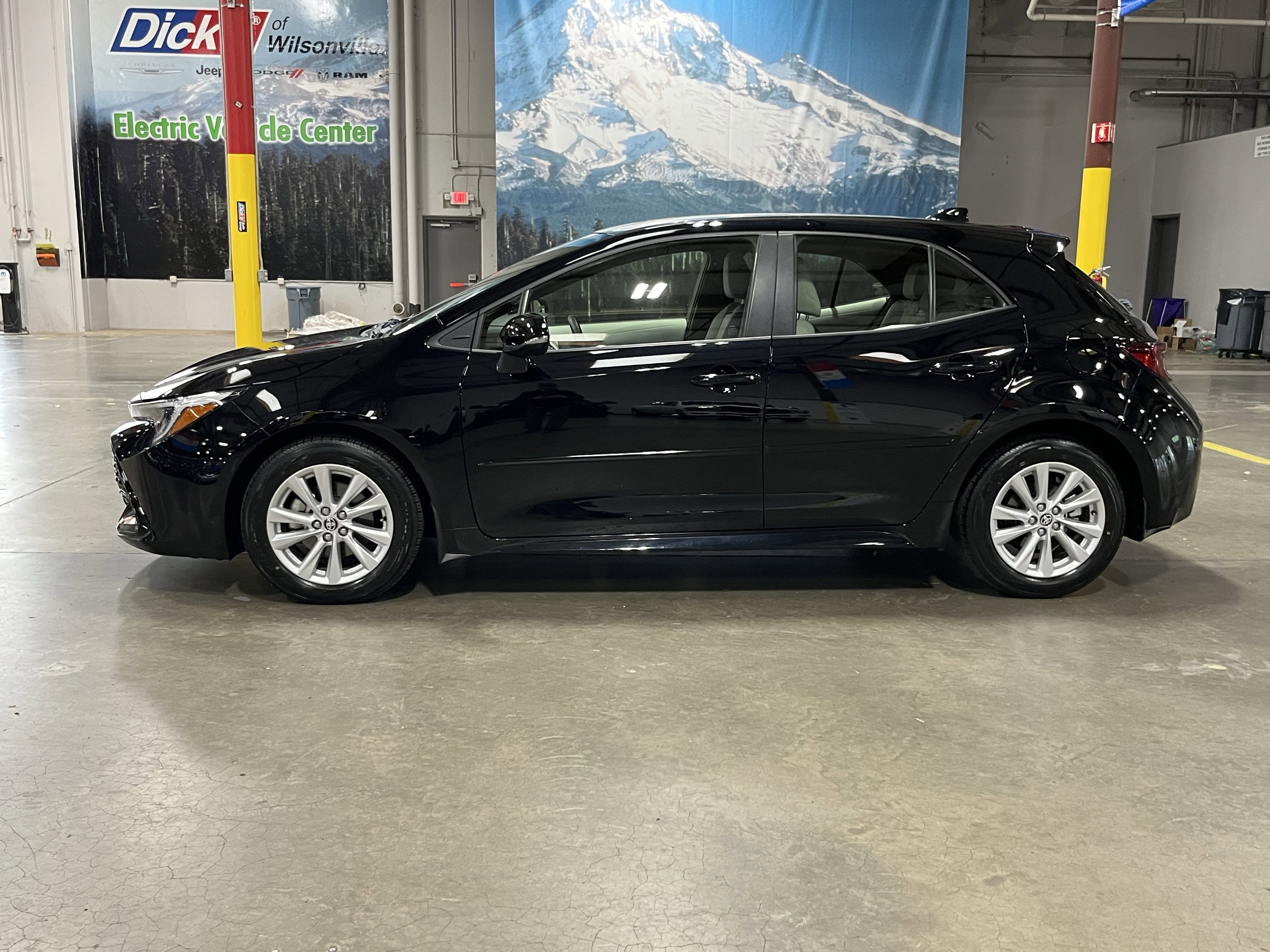 2024 Toyota Corolla Hatchback SE