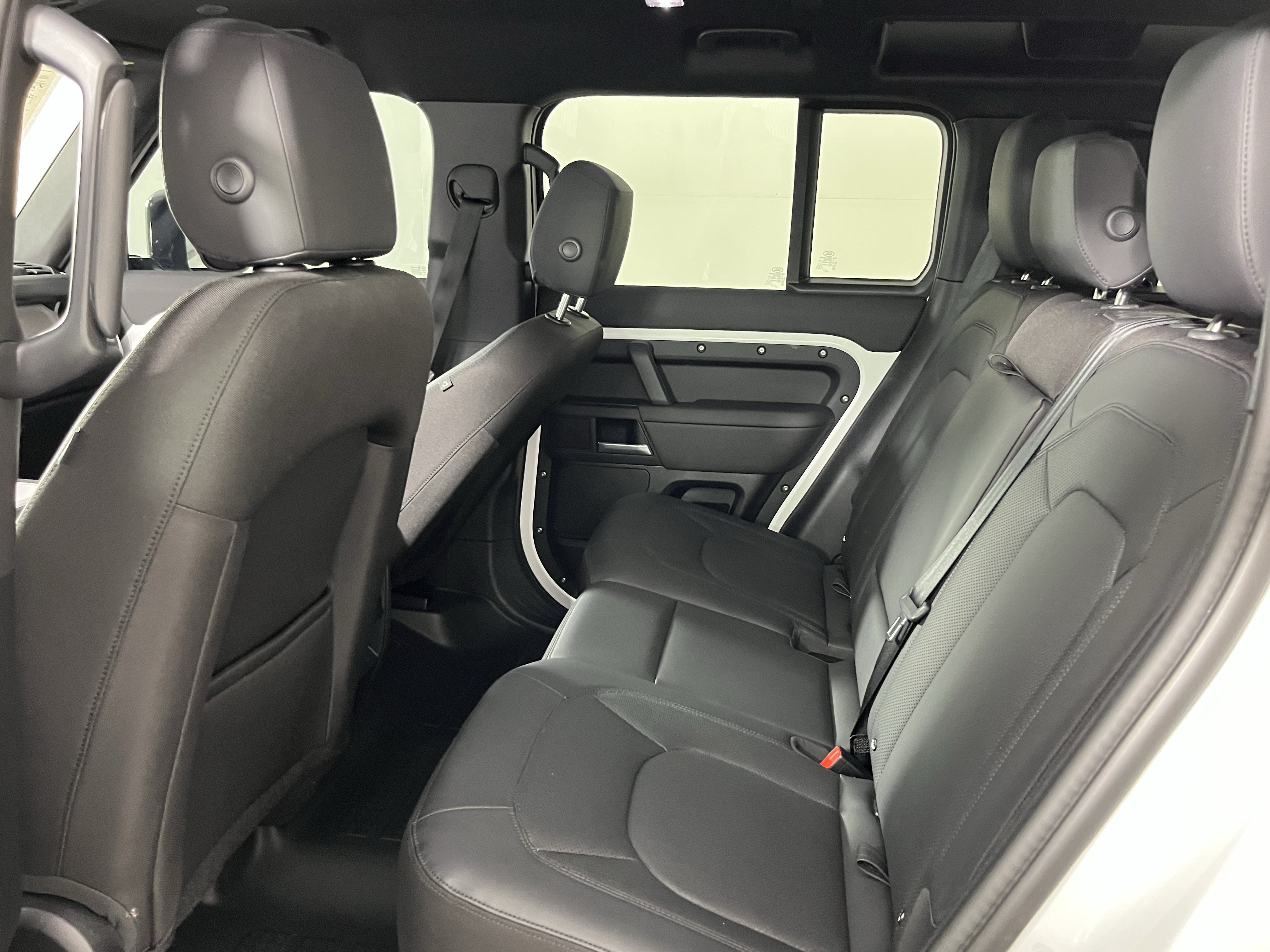 2025 Land Rover Defender 110 S